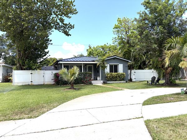 2615 Roosevelt Street, Hollywood, FL 33020