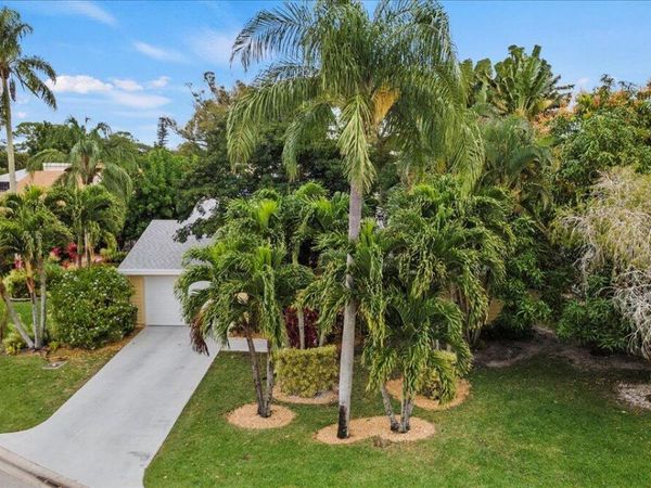 6691 S Pine Court, West Palm Beach, FL 33418