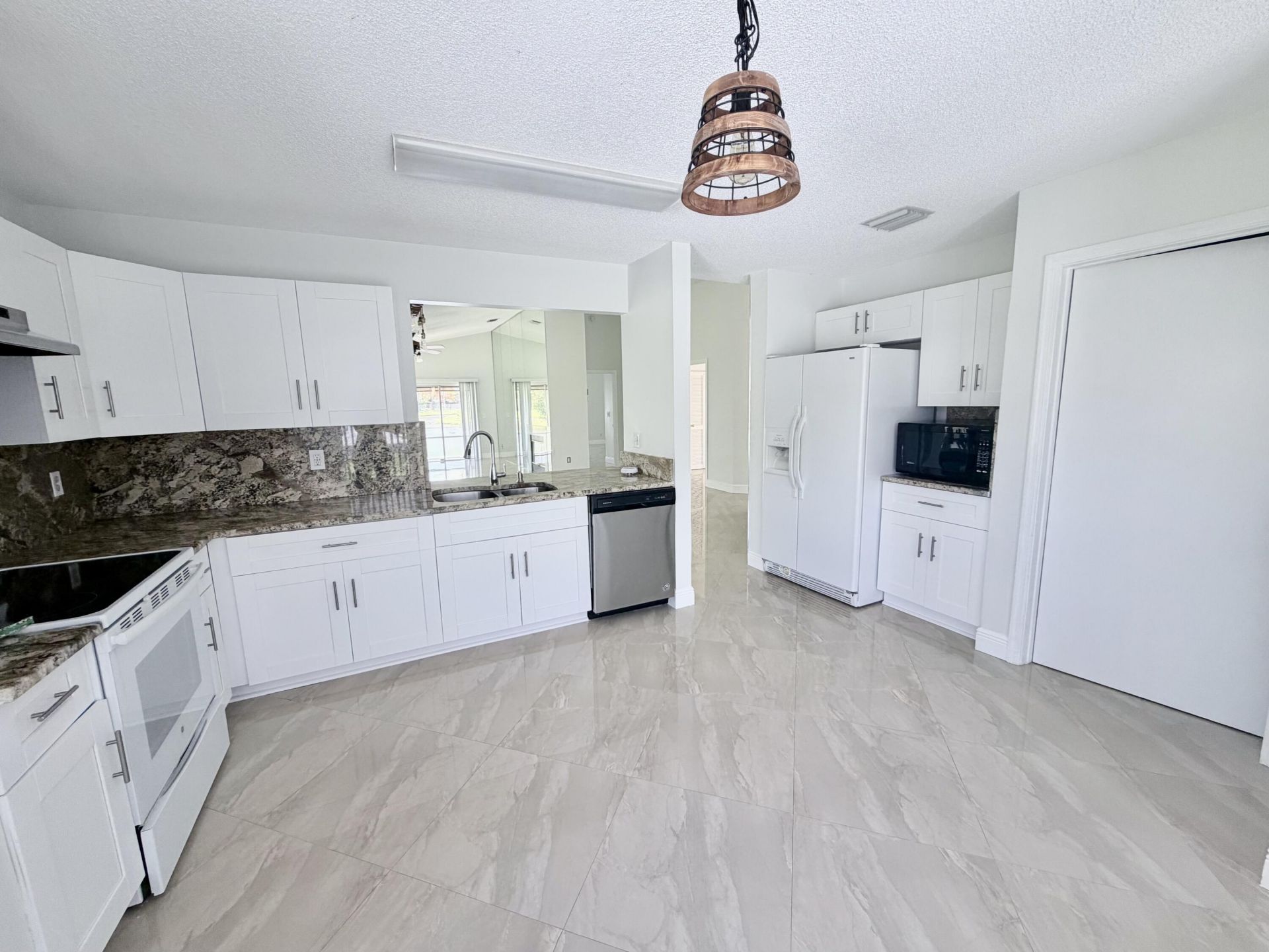 6413 Lansdowne Circle, Boynton Beach, FL 33472 Photo