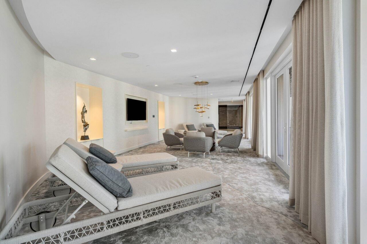 220 SE Mizner Boulevard, Unit 323, Boca Raton, FL 33432 Photo
