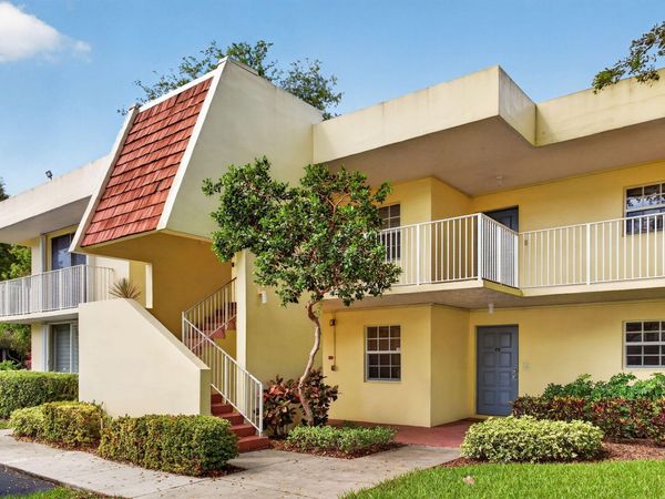 500 Oaks Lane, Unit 111, Pompano Beach, FL 33069