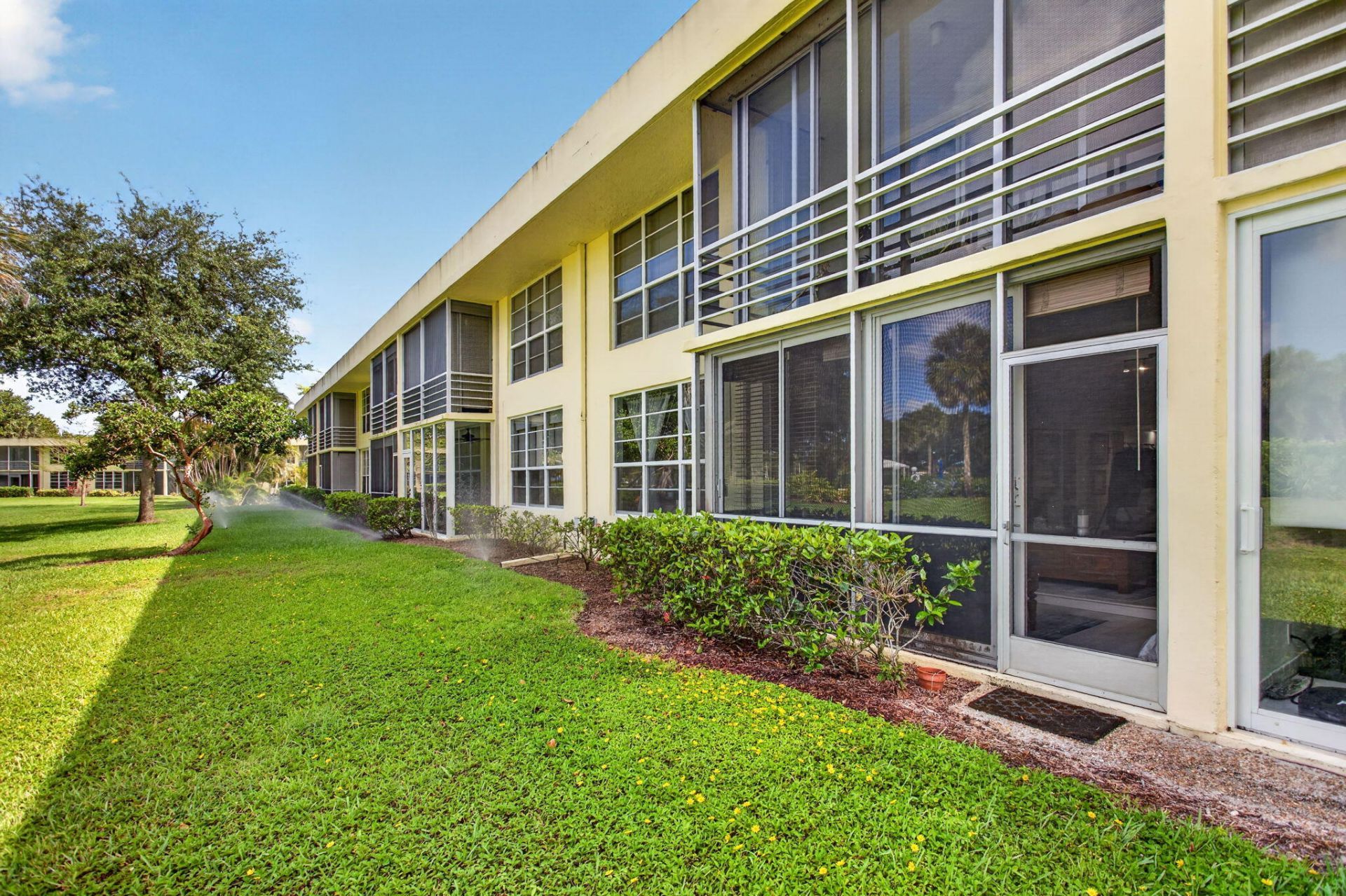500 Oaks Lane, Unit 111, Pompano Beach, FL 33069 Photo
