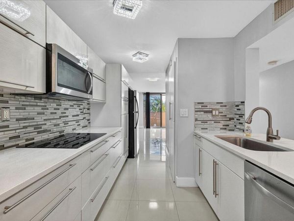 7451 NW 16th Street, Unit 407, Plantation, FL 33313