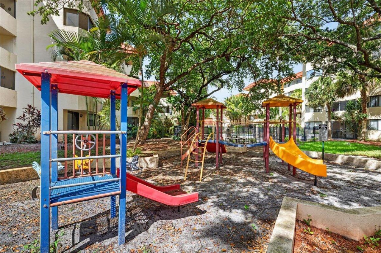 7451 NW 16th Street, Unit 407, Plantation, FL 33313 Photo