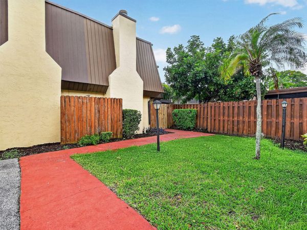 3502 Gardens E Drive, Palm Beach Gardens, FL 33410