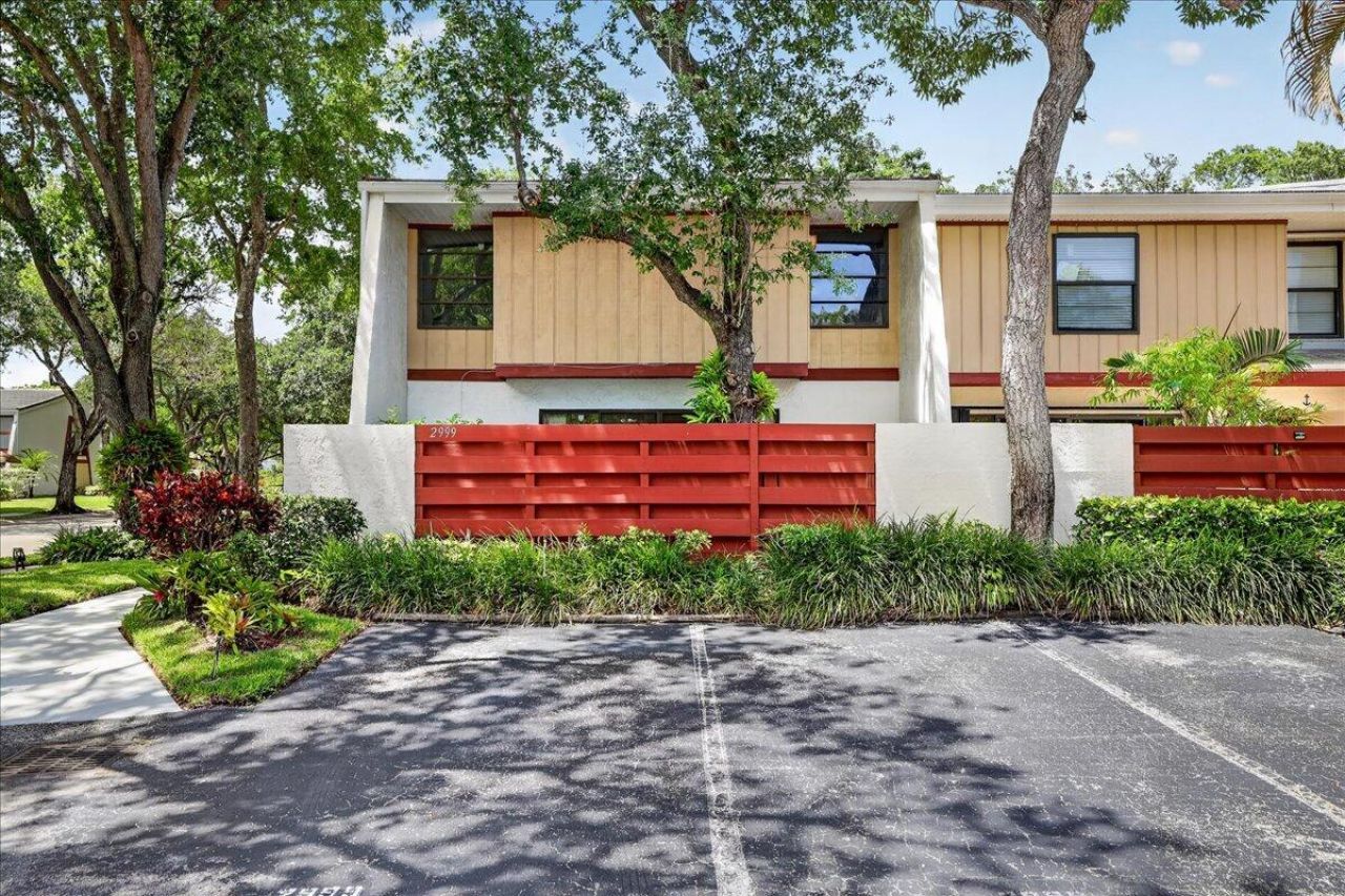 2999 Oaktree Lane, Unit 343, Hollywood, FL 33021 Photo