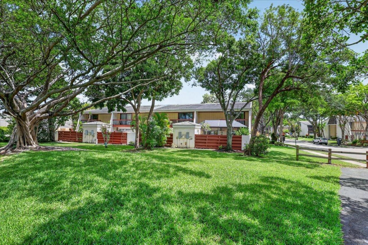 2999 Oaktree Lane, Unit 343, Hollywood, FL 33021 Photo