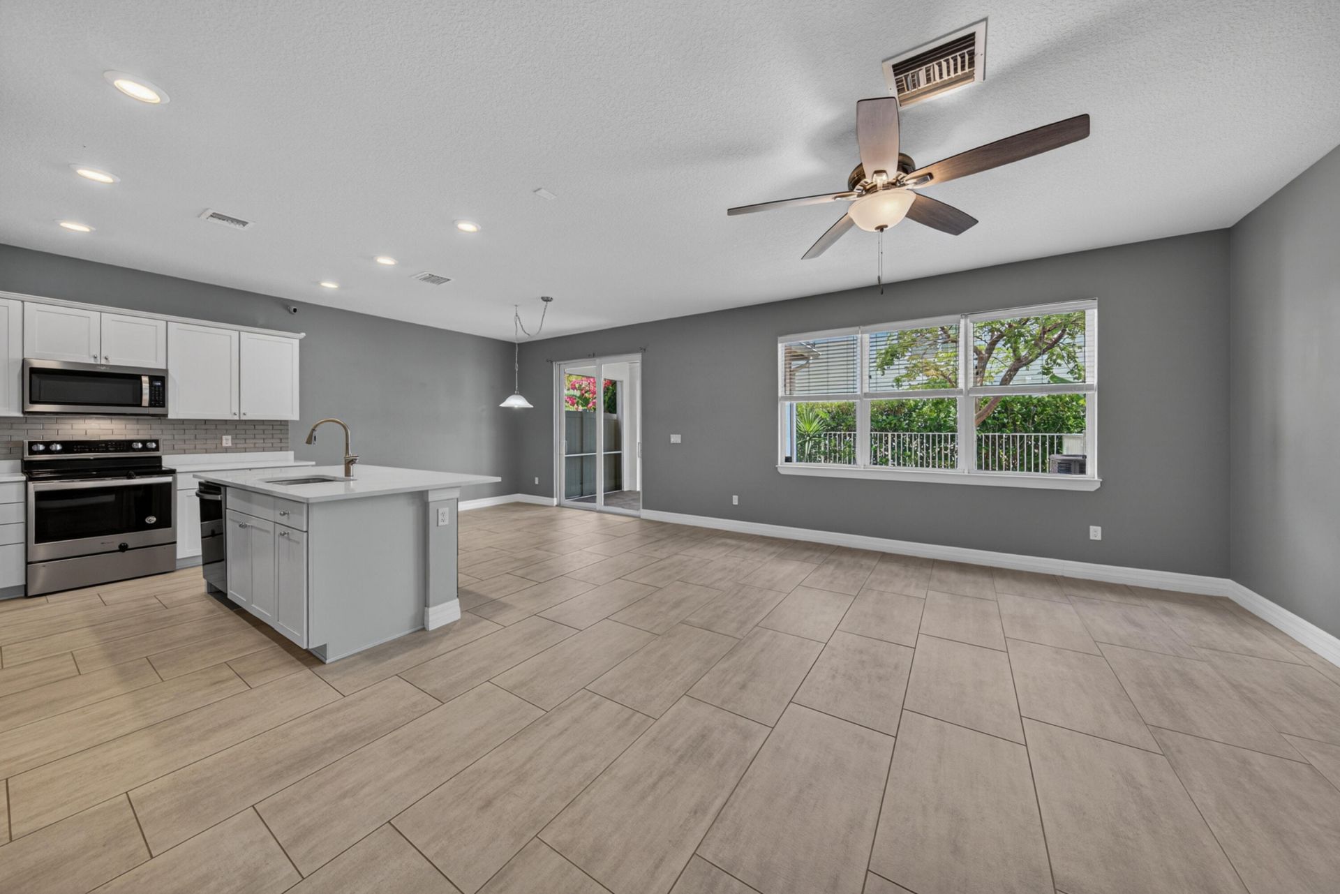 4715 Eucalyptus Drive, Hollywood, FL 33021 Photo