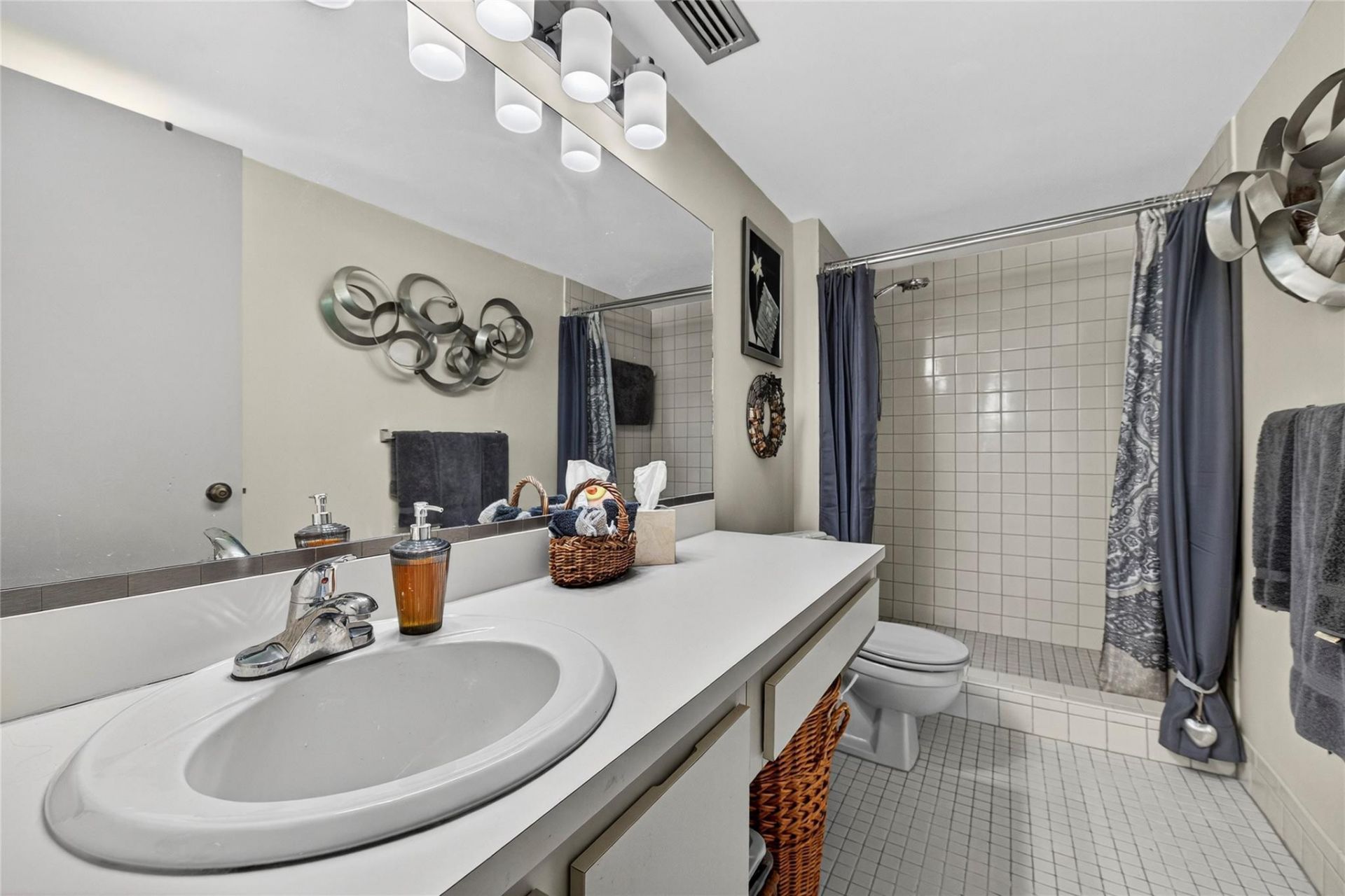 2222 N Cypress Bend Drive, Unit 201, Pompano Beach, FL 33069 Photo