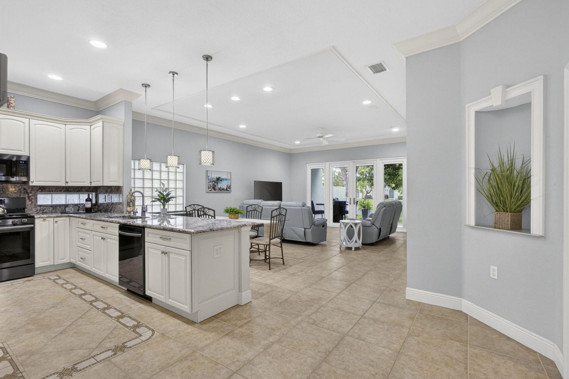 118 Kensington Way, Royal Palm Beach, FL 33414 Photo