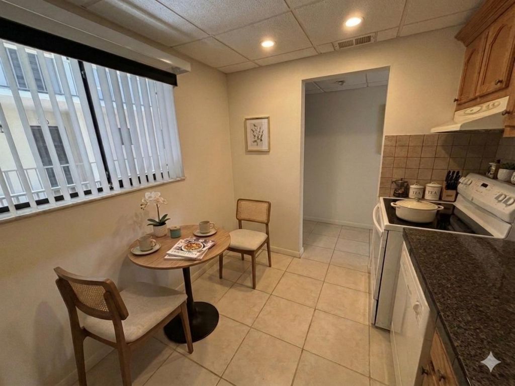 5340 Las Verdes Circle, Unit 222, Delray Beach, FL 33484 Photo