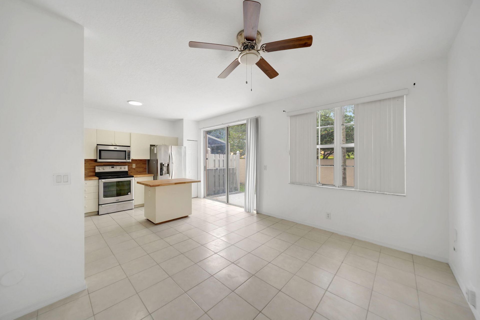 3970 NW 90th Way, Sunrise, FL 33351 Photo