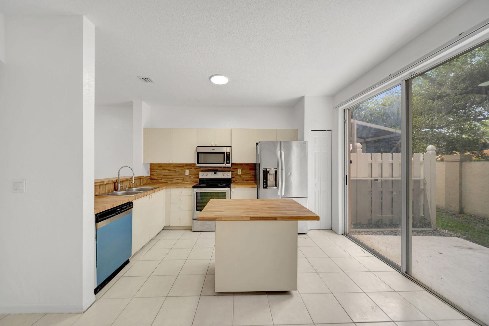 3970 NW 90th Way, Sunrise, FL 33351 Photo