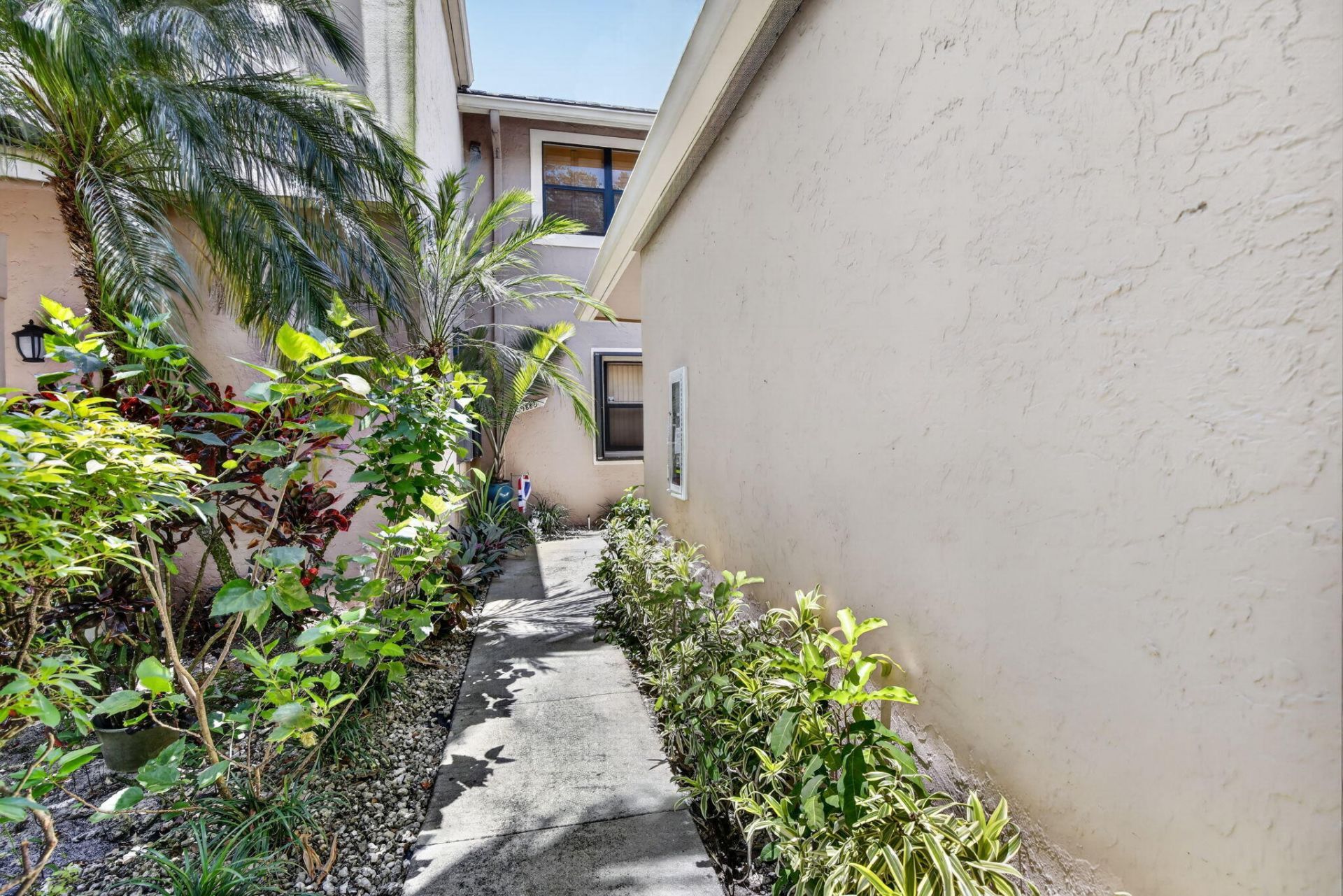 9883 NW 1st Court, Plantation, FL 33324 Photo