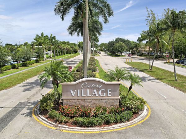 210 E Wellington E, West Palm Beach, FL 33417