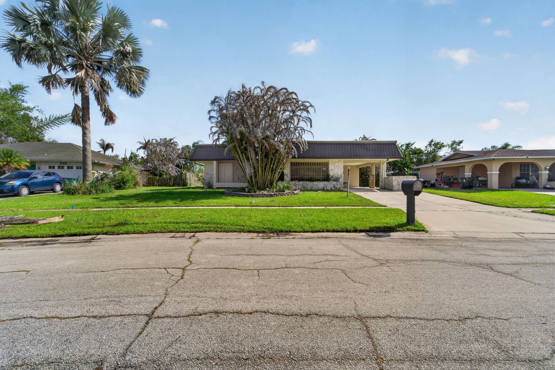 214 NE Camelot Drive, Port Saint Lucie, FL 34983 Photo