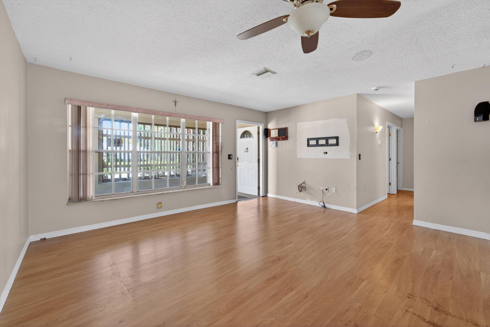 214 NE Camelot Drive, Port Saint Lucie, FL 34983 Photo