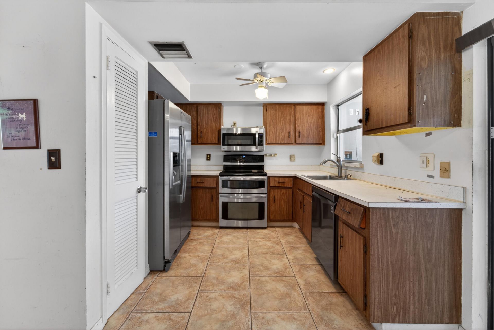 214 NE Camelot Drive, Port Saint Lucie, FL 34983 Photo