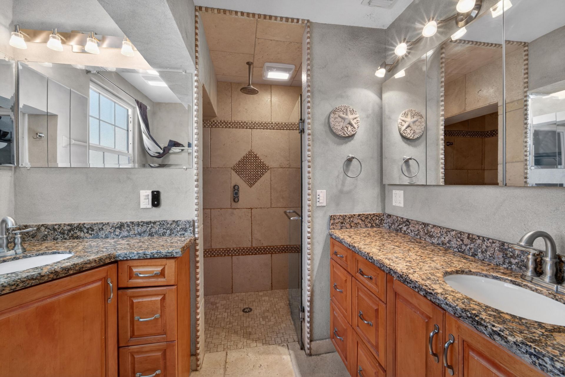 214 NE Camelot Drive, Port Saint Lucie, FL 34983 Photo