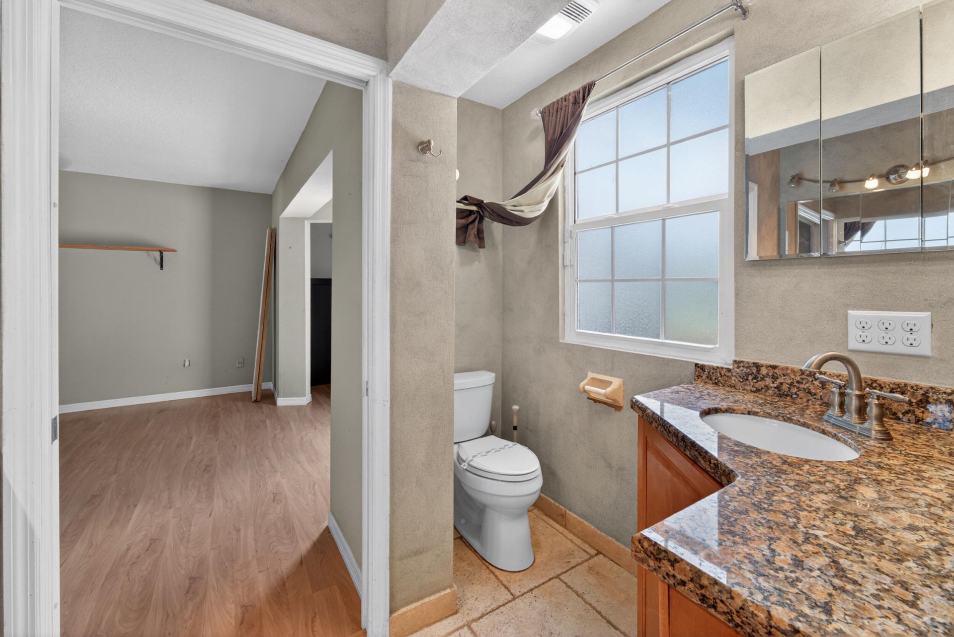 214 NE Camelot Drive, Port Saint Lucie, FL 34983 Photo