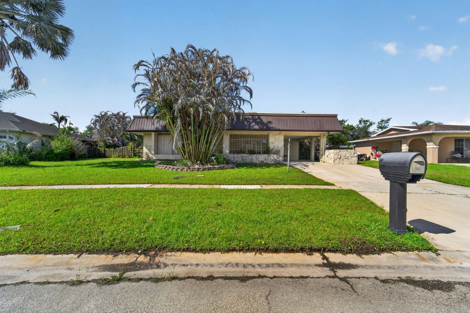 214 NE Camelot Drive, Port Saint Lucie, FL 34983 Photo
