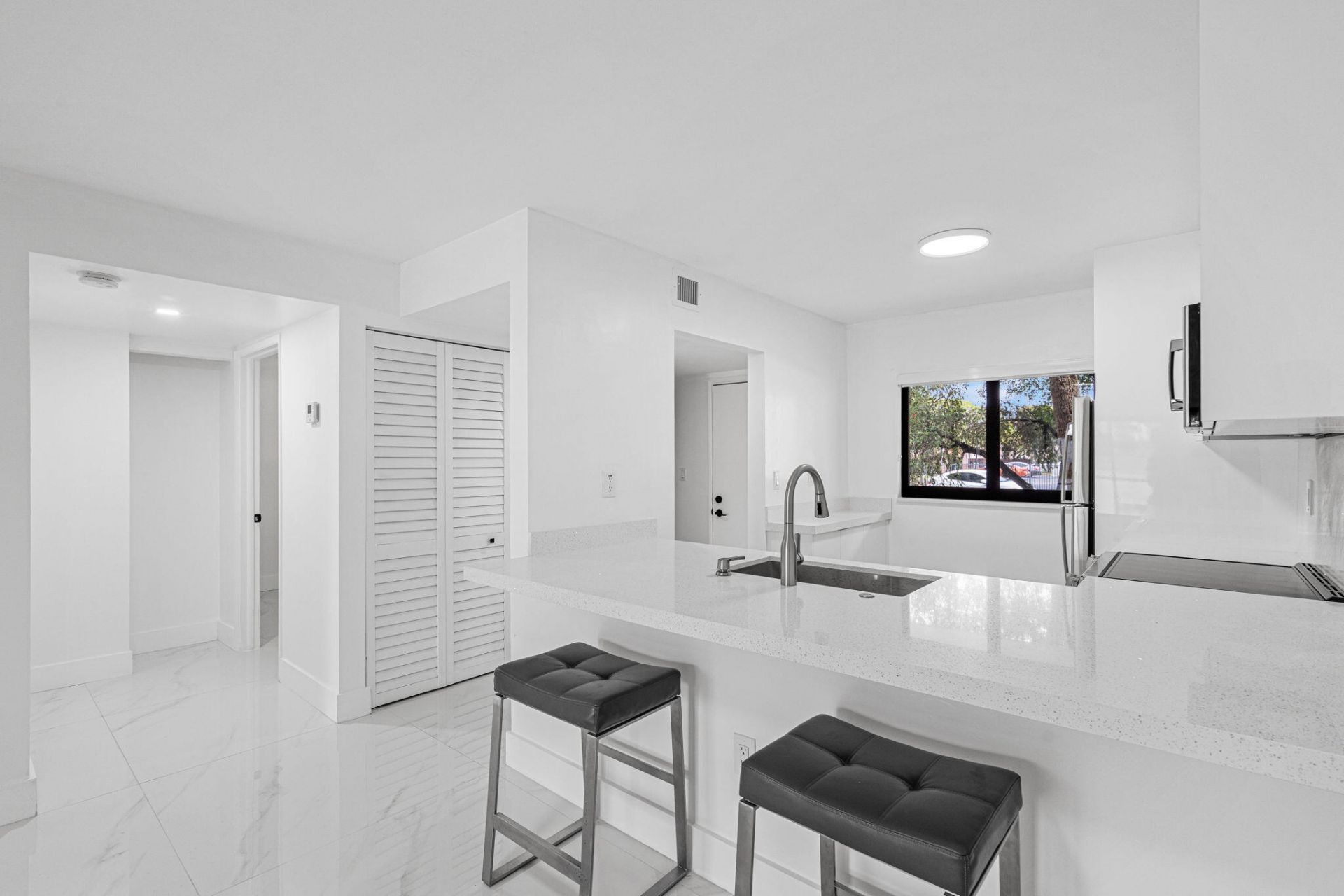 510 W Park Drive, Unit 104-3, Miami, FL 33172 Photo