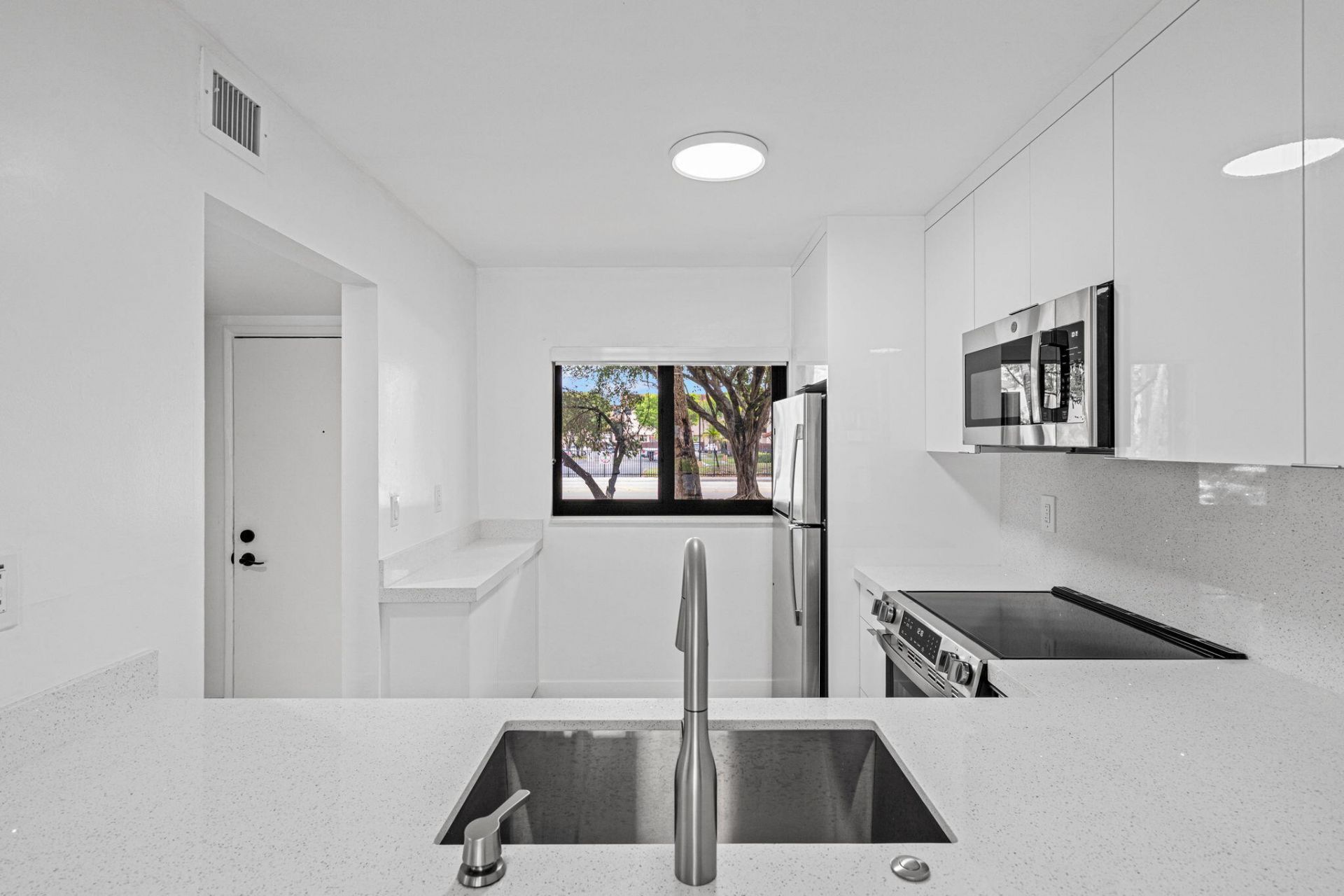 510 W Park Drive, Unit 104-3, Miami, FL 33172 Photo