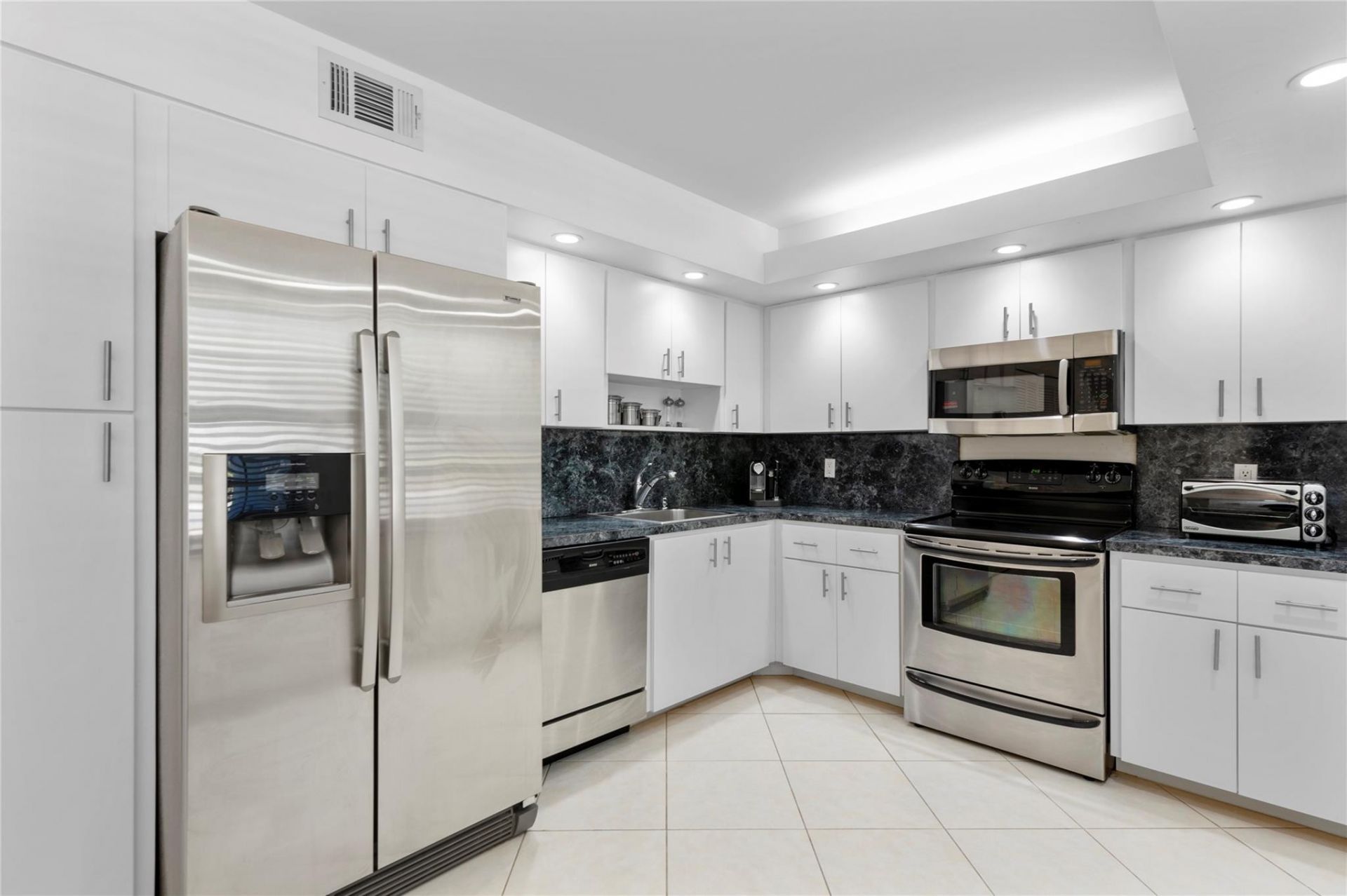 4240 Oaks Terrace, Unit 105, Pompano Beach, FL 33069 Photo