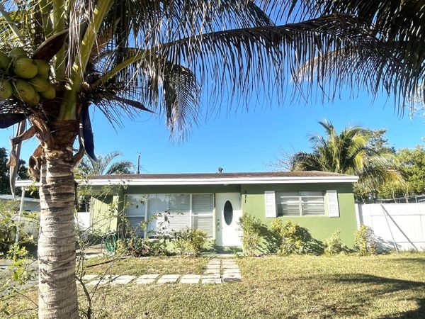 571 Sioux Road, Seminole Manor, FL 33462