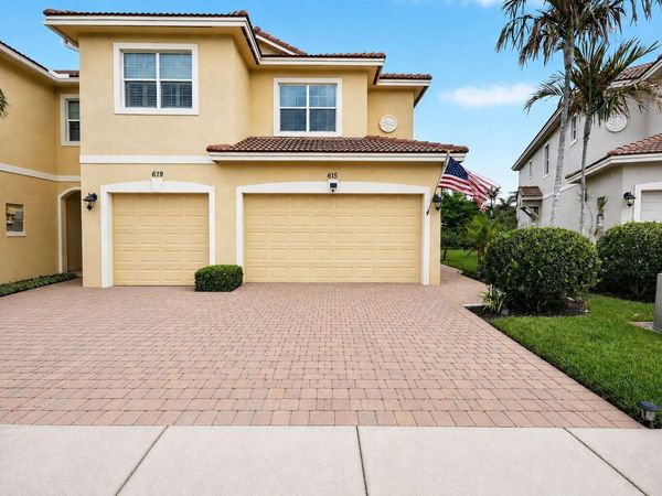 615 SW Glen Crest Way, Stuart, FL 34997