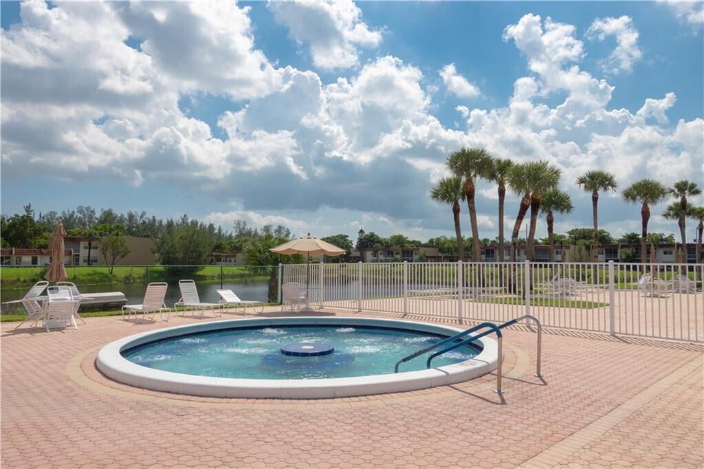 120 Lake Evelyn Drive, West Palm Beach, FL 33411 Photo