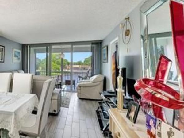 5860 NW 64th Avenue, Unit 201, Tamarac, FL 33319