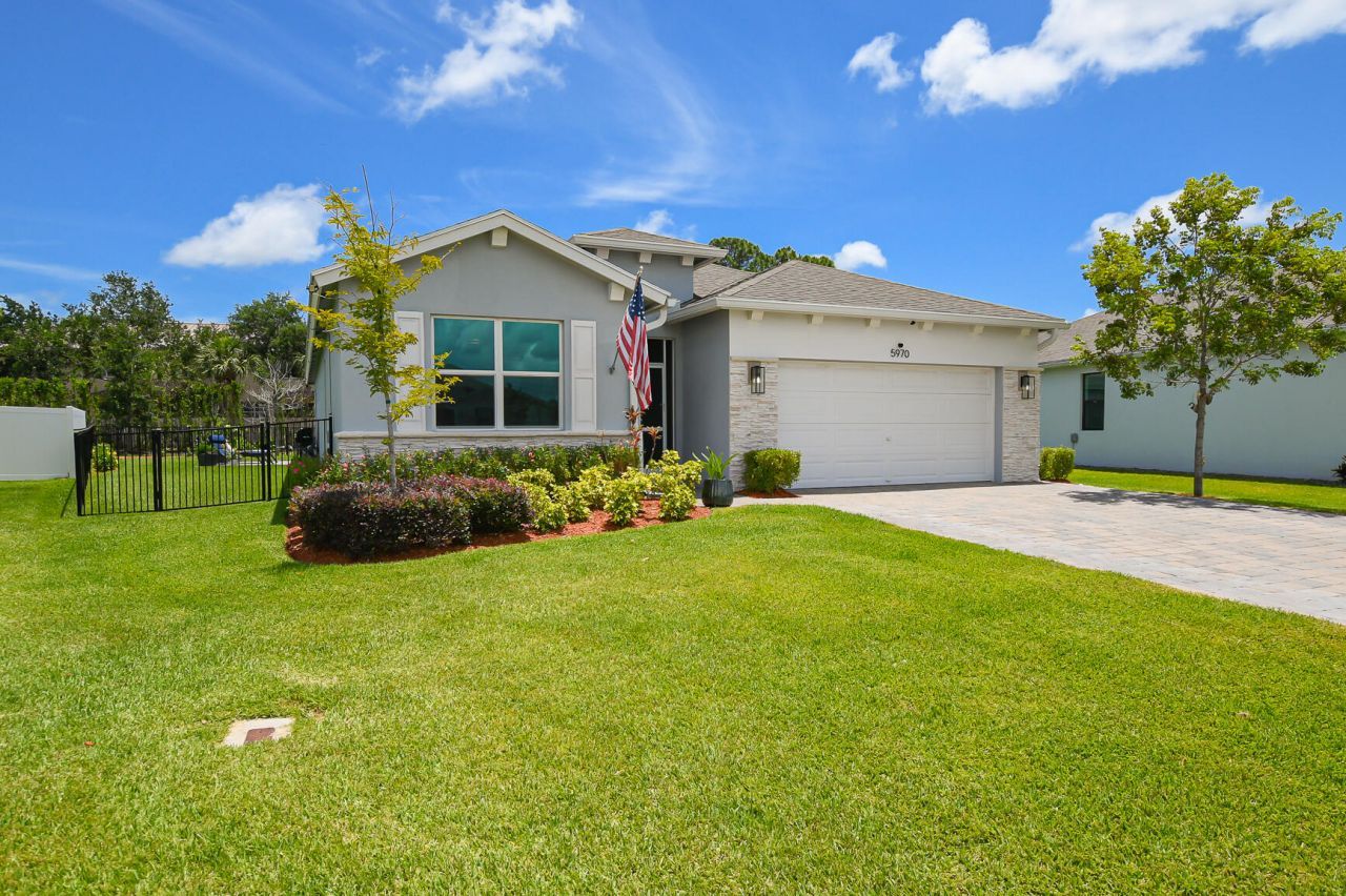5970 SE Skyblue Circle, Stuart, FL 34997 Photo