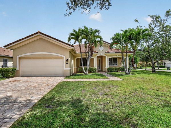 6810 Osage Circle, Greenacres, FL 33413