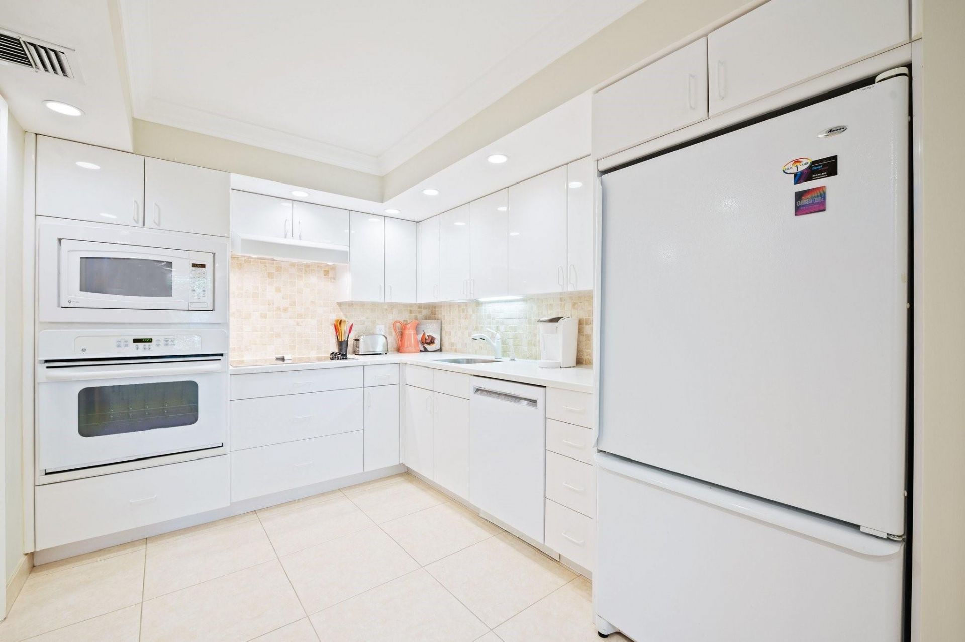 3700 Oaks Clubhouse Drive, Unit 106, Pompano Beach, FL 33069 Photo