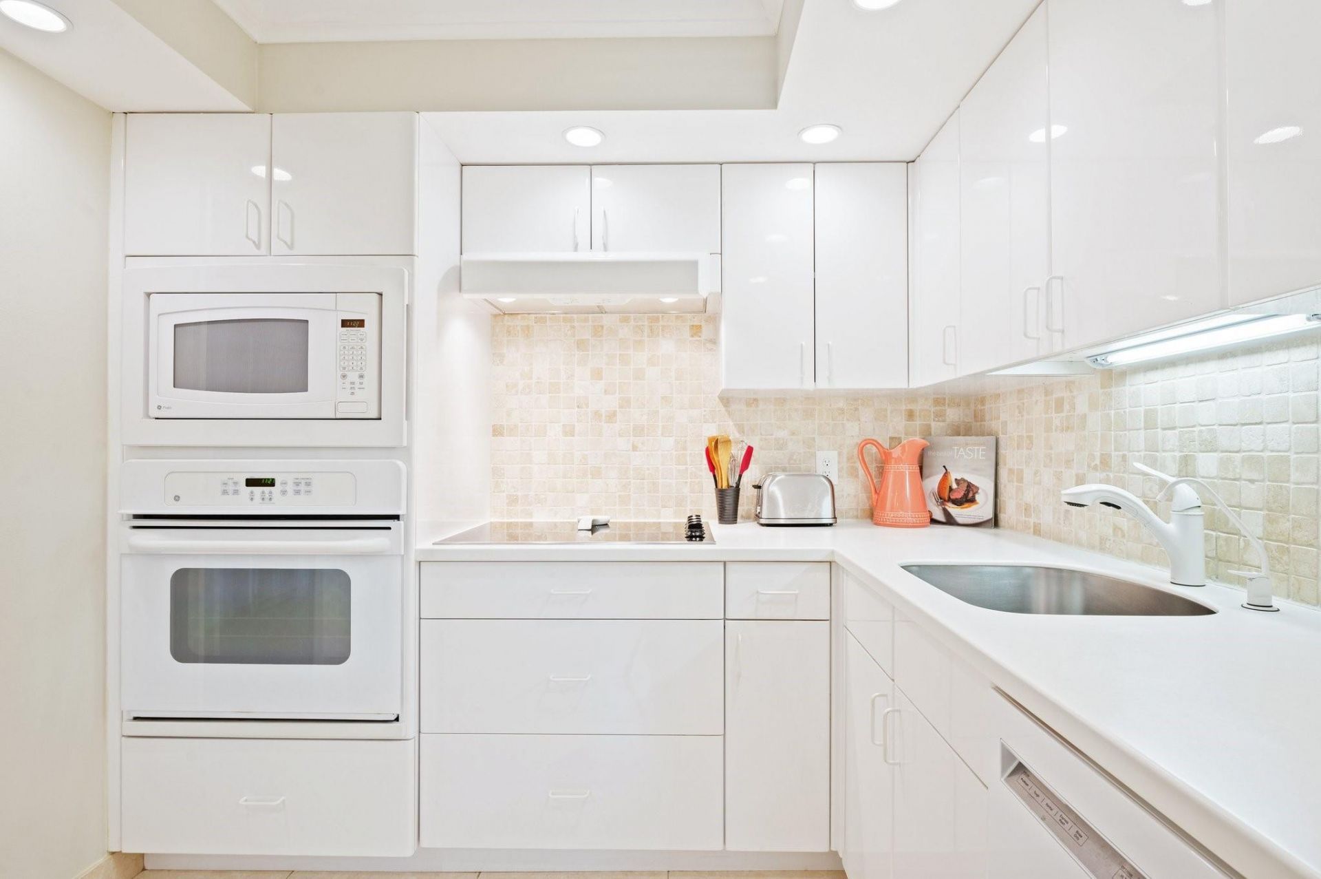 3700 Oaks Clubhouse Drive, Unit 106, Pompano Beach, FL 33069 Photo