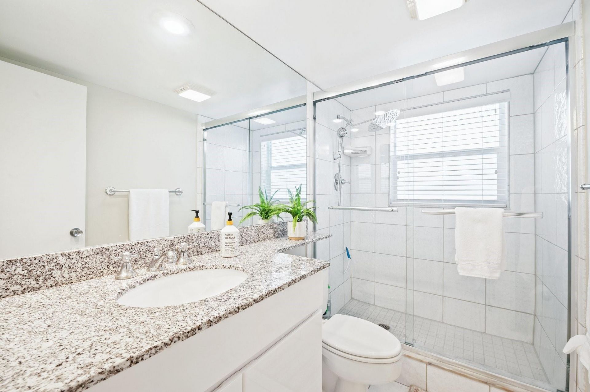 3700 Oaks Clubhouse Drive, Unit 106, Pompano Beach, FL 33069 Photo