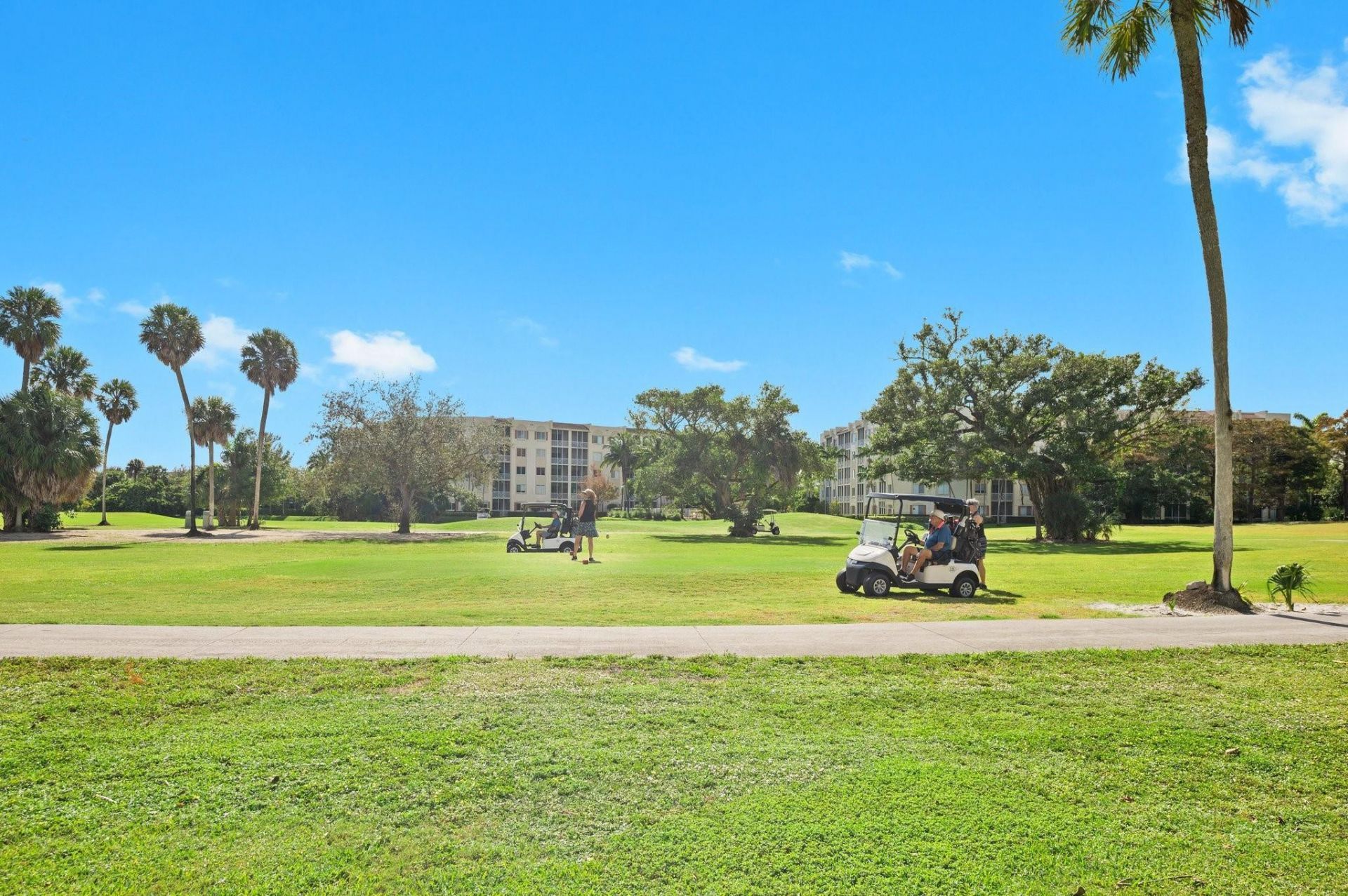 3700 Oaks Clubhouse Drive, Unit 106, Pompano Beach, FL 33069 Photo