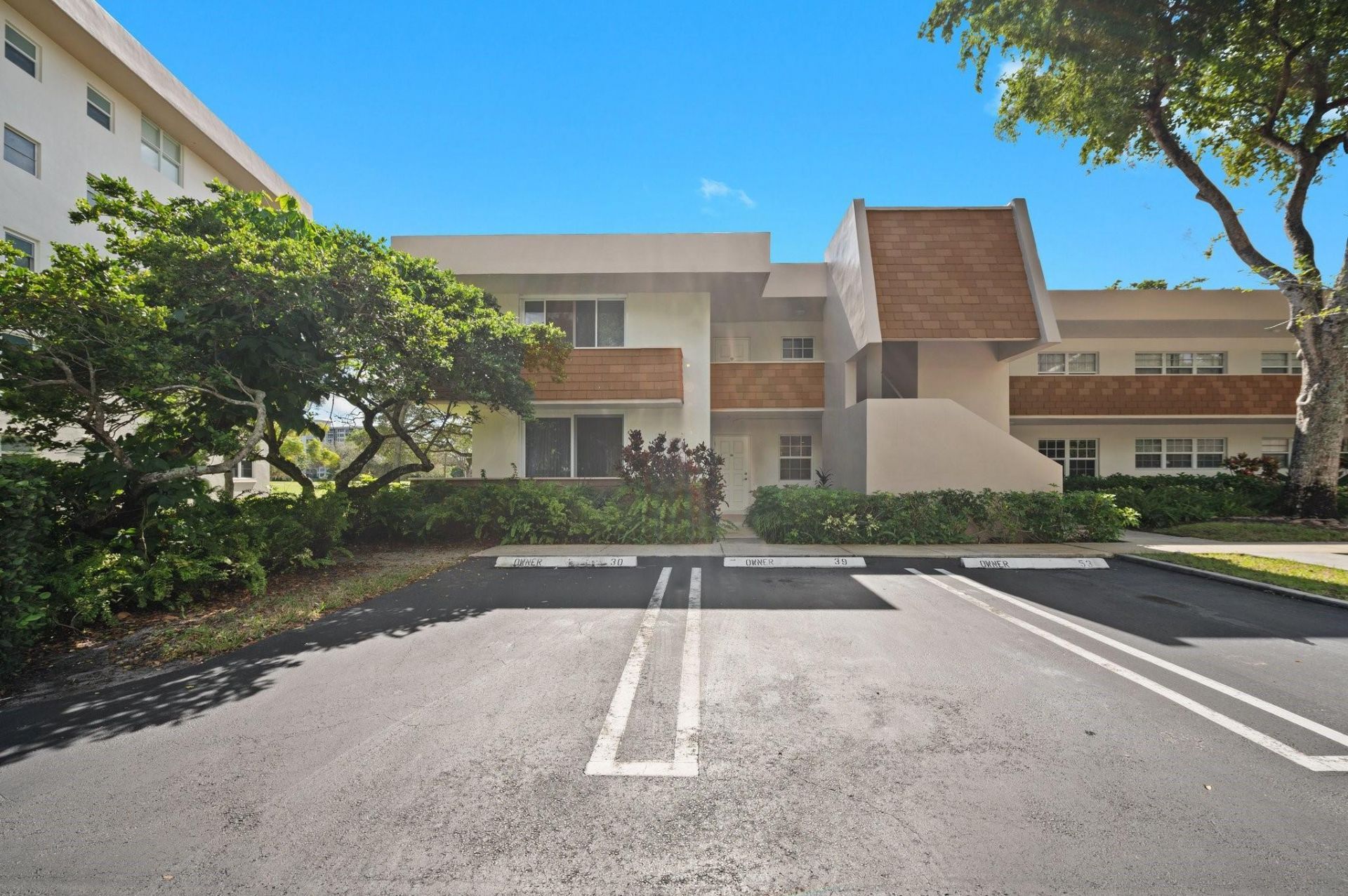 3700 Oaks Clubhouse Drive, Unit 106, Pompano Beach, FL 33069 Photo
