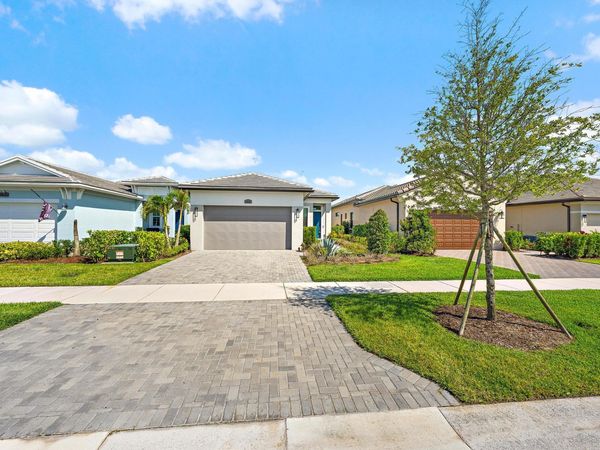 10135 SW Latium Way, Port St. Lucie, FL 34987