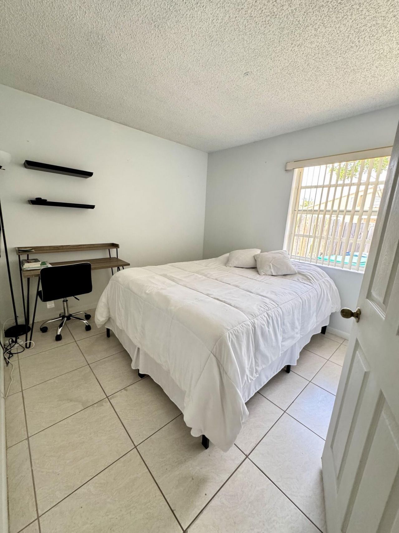 8600 NW 193rd Terrace, Hialeah, FL 33015 Photo