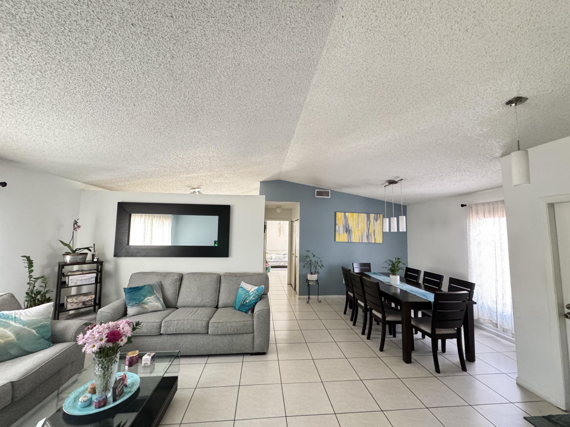 8600 NW 193rd Terrace, Hialeah, FL 33015 Photo