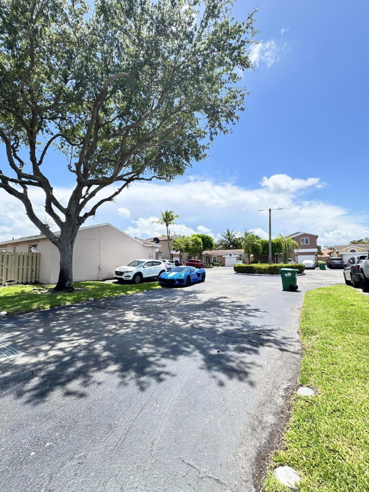 8600 NW 193rd Terrace, Hialeah, FL 33015 Photo