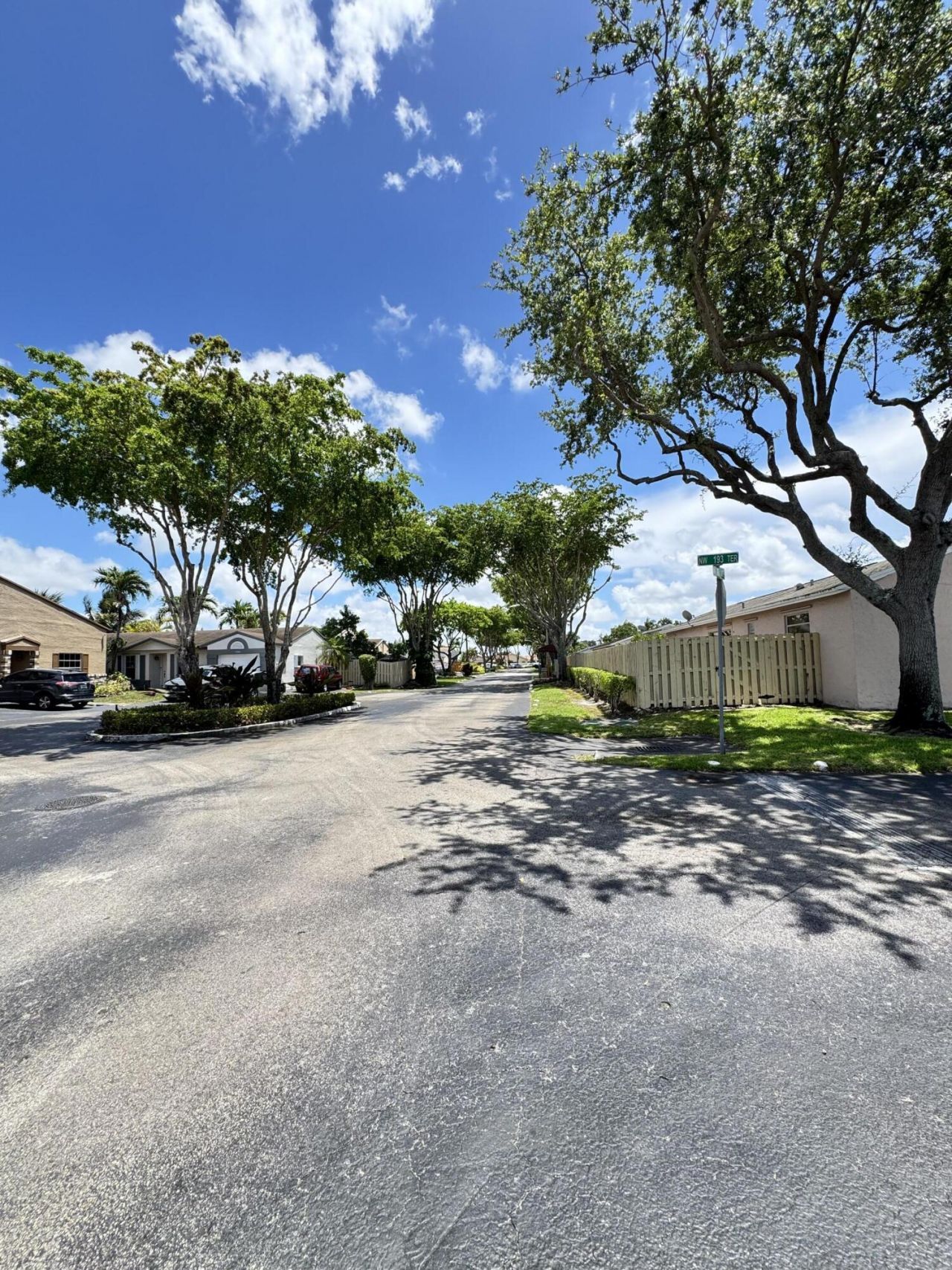 8600 NW 193rd Terrace, Hialeah, FL 33015 Photo