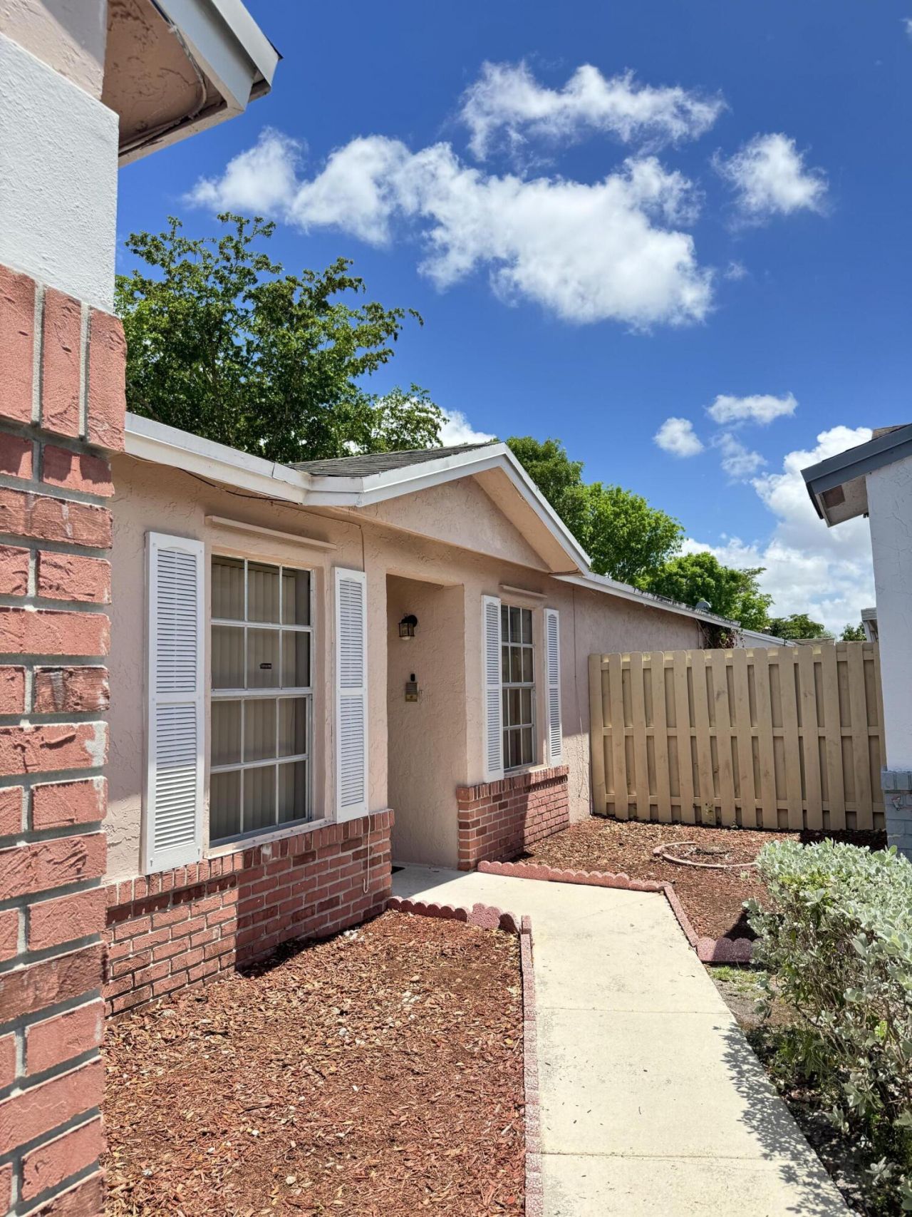 8600 NW 193rd Terrace, Hialeah, FL 33015 Photo