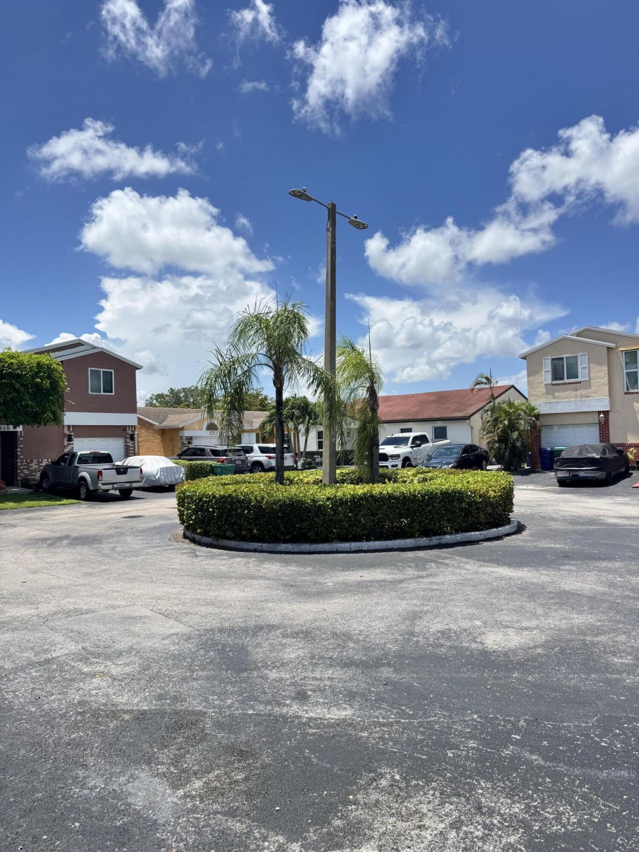 8600 NW 193rd Terrace, Hialeah, FL 33015 Photo