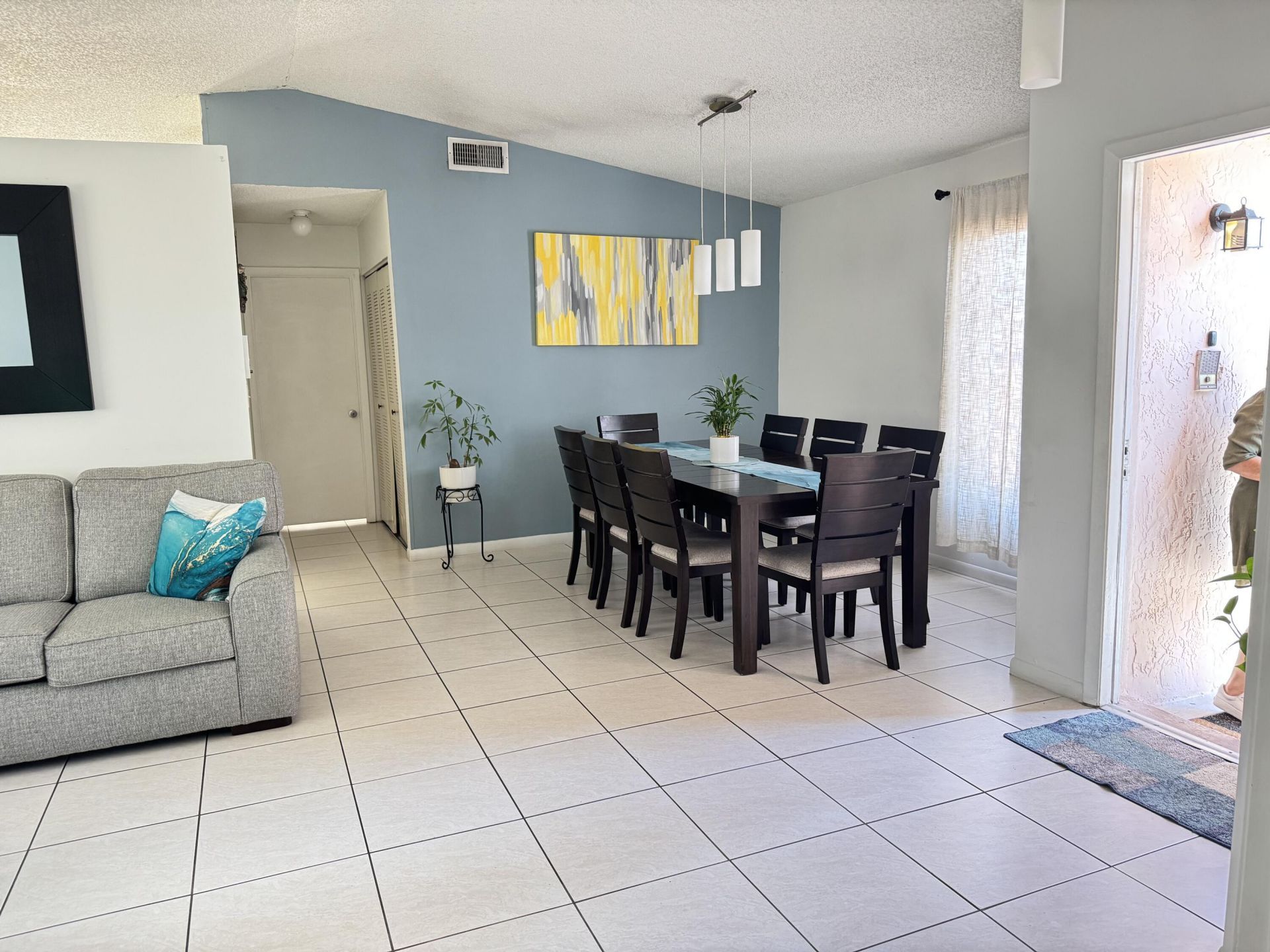 8600 NW 193rd Terrace, Hialeah, FL 33015 Photo