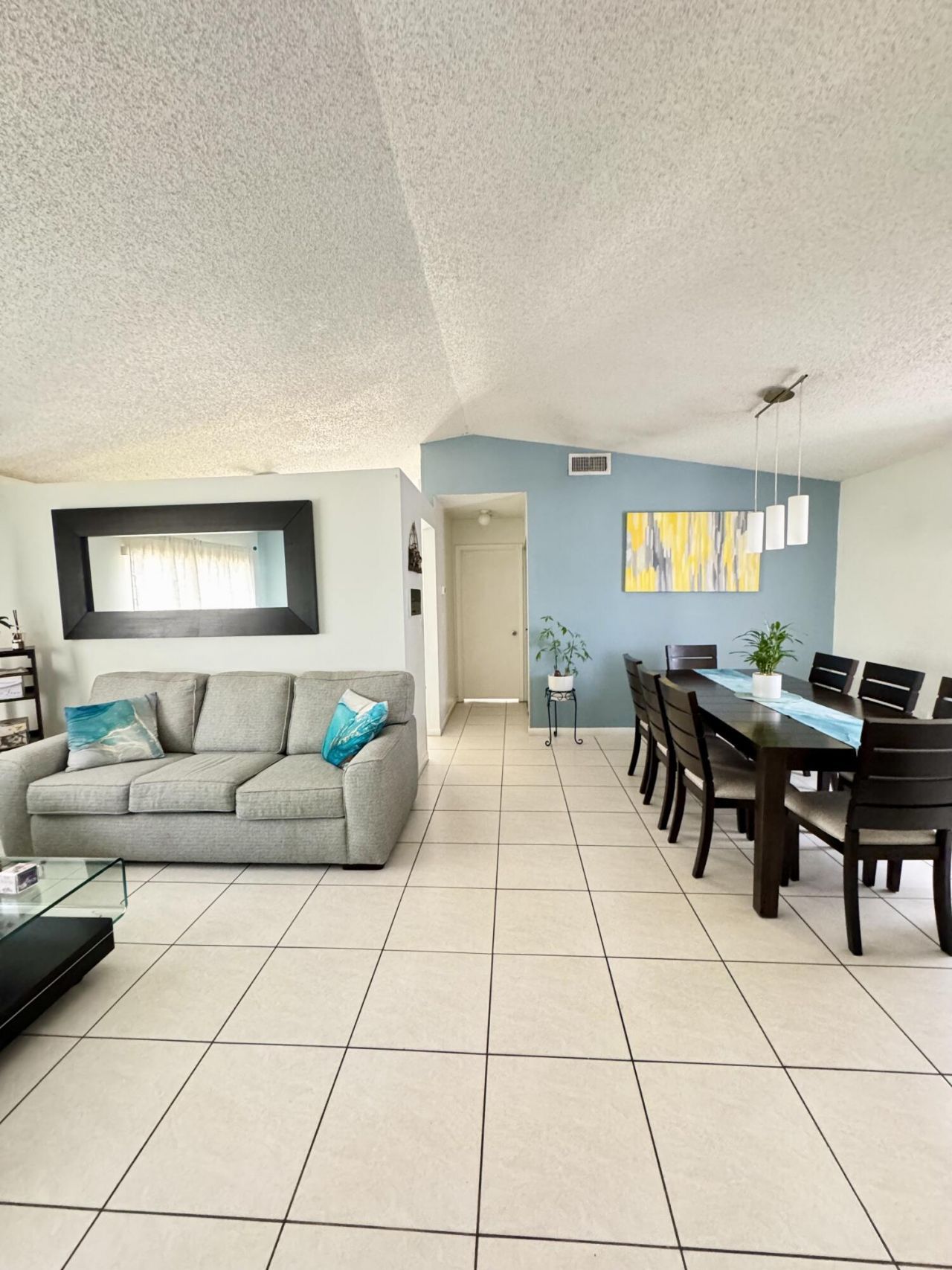8600 NW 193rd Terrace, Hialeah, FL 33015 Photo