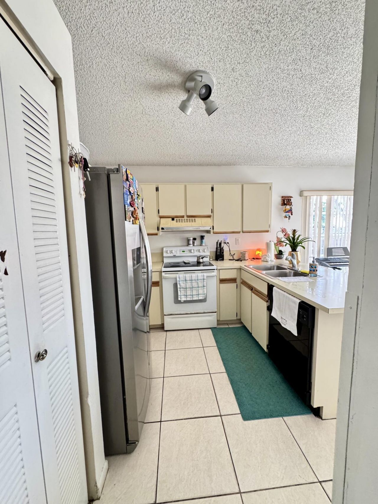 8600 NW 193rd Terrace, Hialeah, FL 33015 Photo