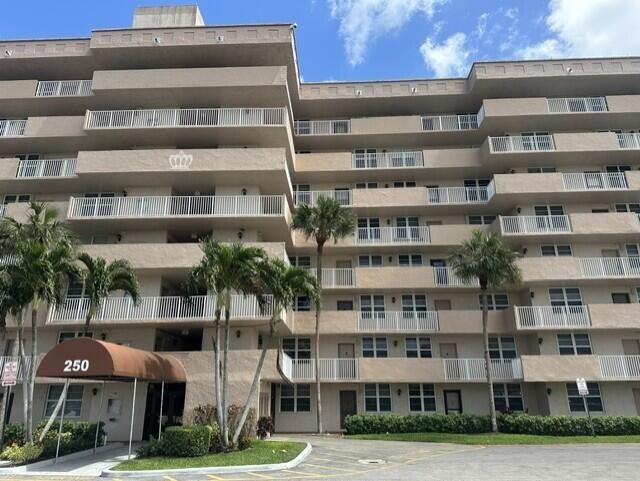 250 Jacaranda Drive, Unit 408, Plantation, FL 33324 Photo